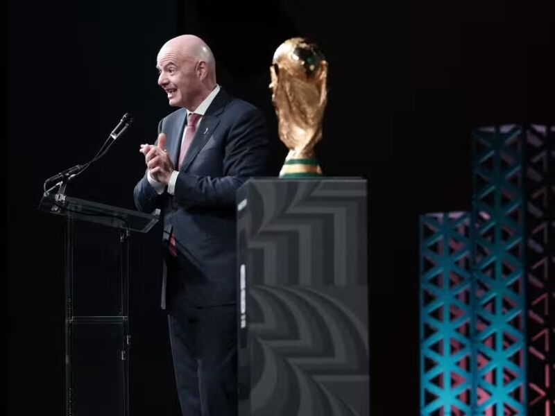 Infantino acusa críticos da Copa de espalhar ódio e diz: "Futebol não é política, é união"