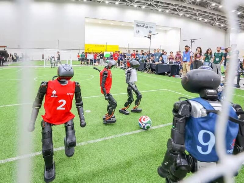 Chateado com a Seleção? Brasil vai buscar título "olímpico" no futebol de robôs humanoides