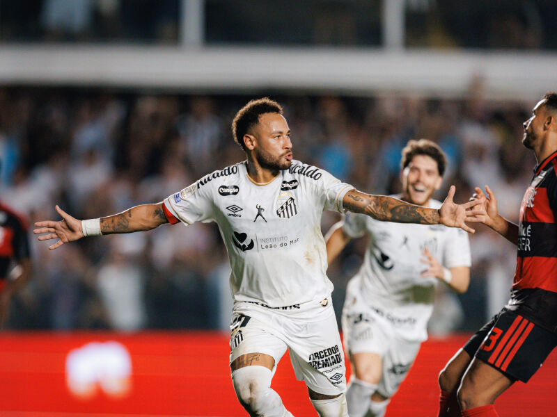 Neymar é exaltado por jornal após gols em Santos x Flamengo: "Revoluciona o Brasileirão"