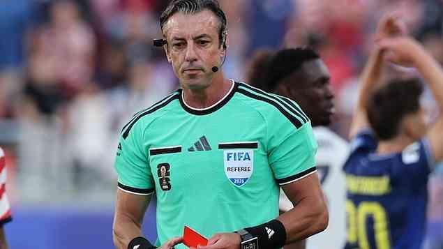 Chefe da arbitragem da Fifa sai em defesa de Raphael Claus