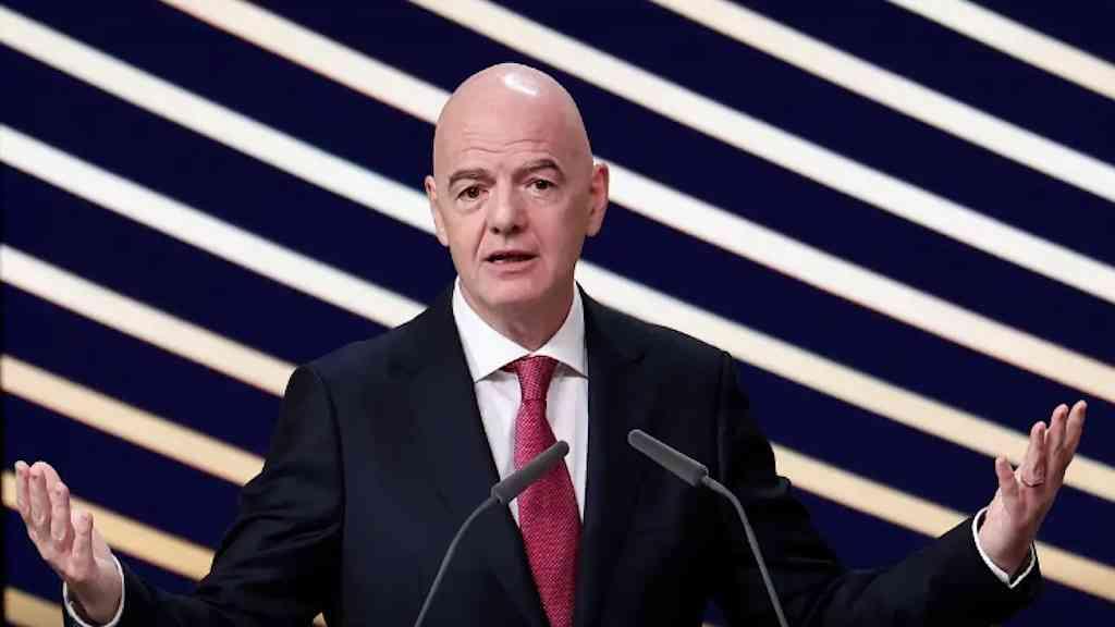 Dirigentes se afastam de Infantino em meio à crise