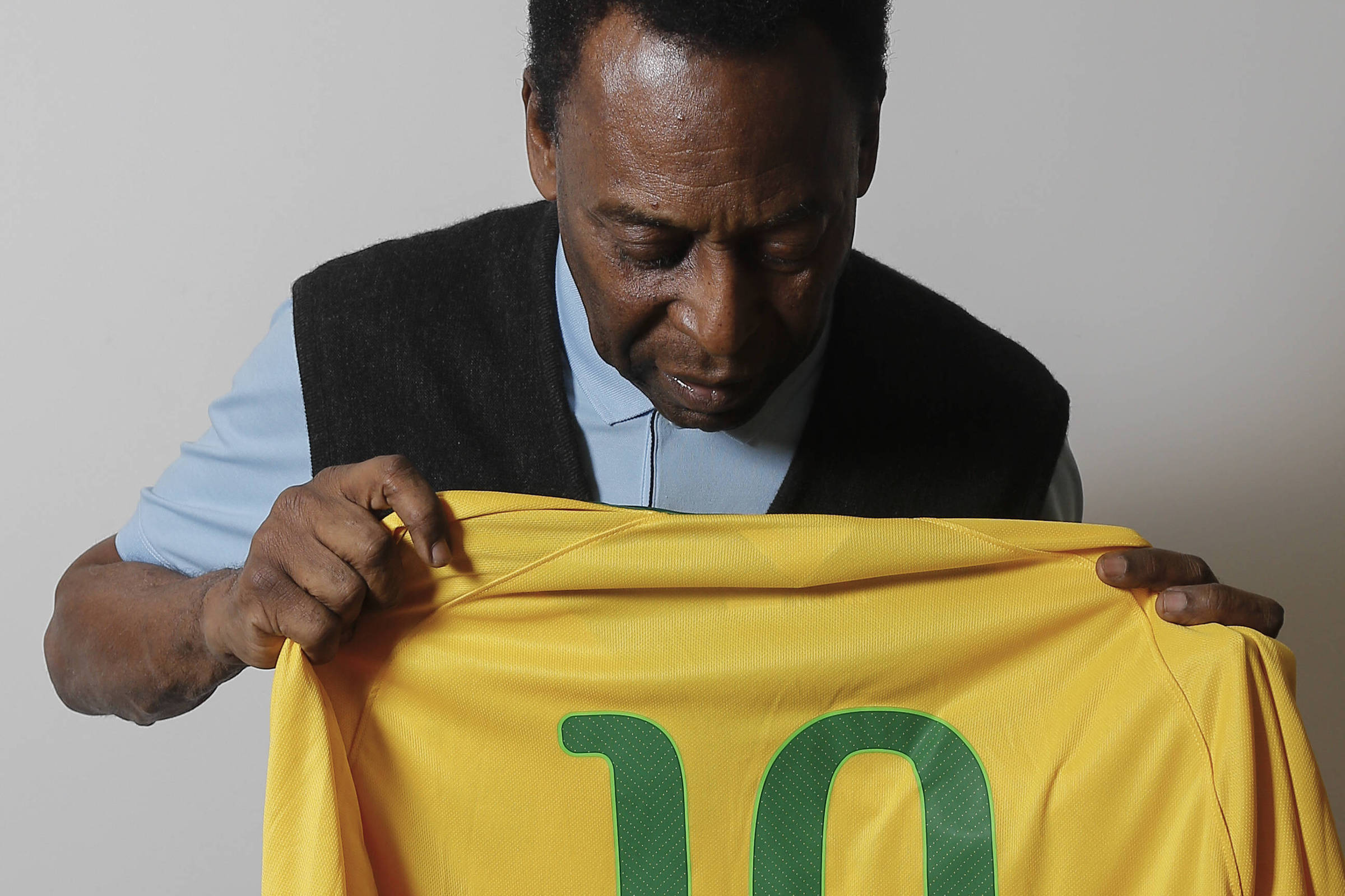 Polícia prende no Rio homens que vendiam itens da memória esportiva brasileira