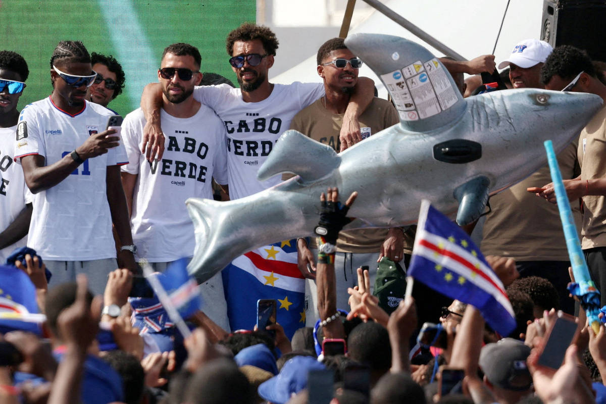 Cabo Verde recebe Tubarões Azuis como heróis nacionais depois de campanha na Copa