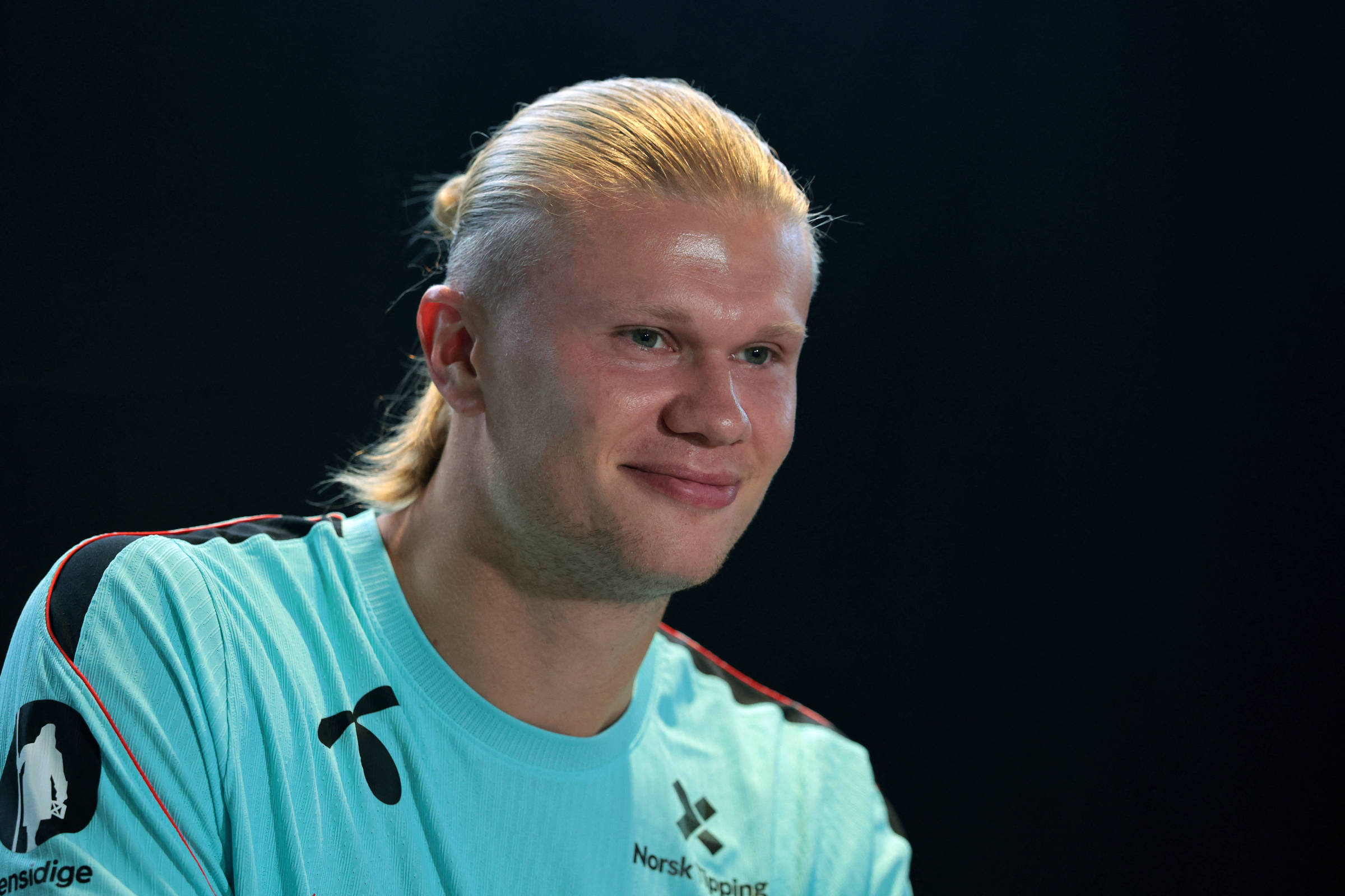 'Haaland-mania' chega ao Peru, com centenas de bebês registrados com nome do astro norueguês
