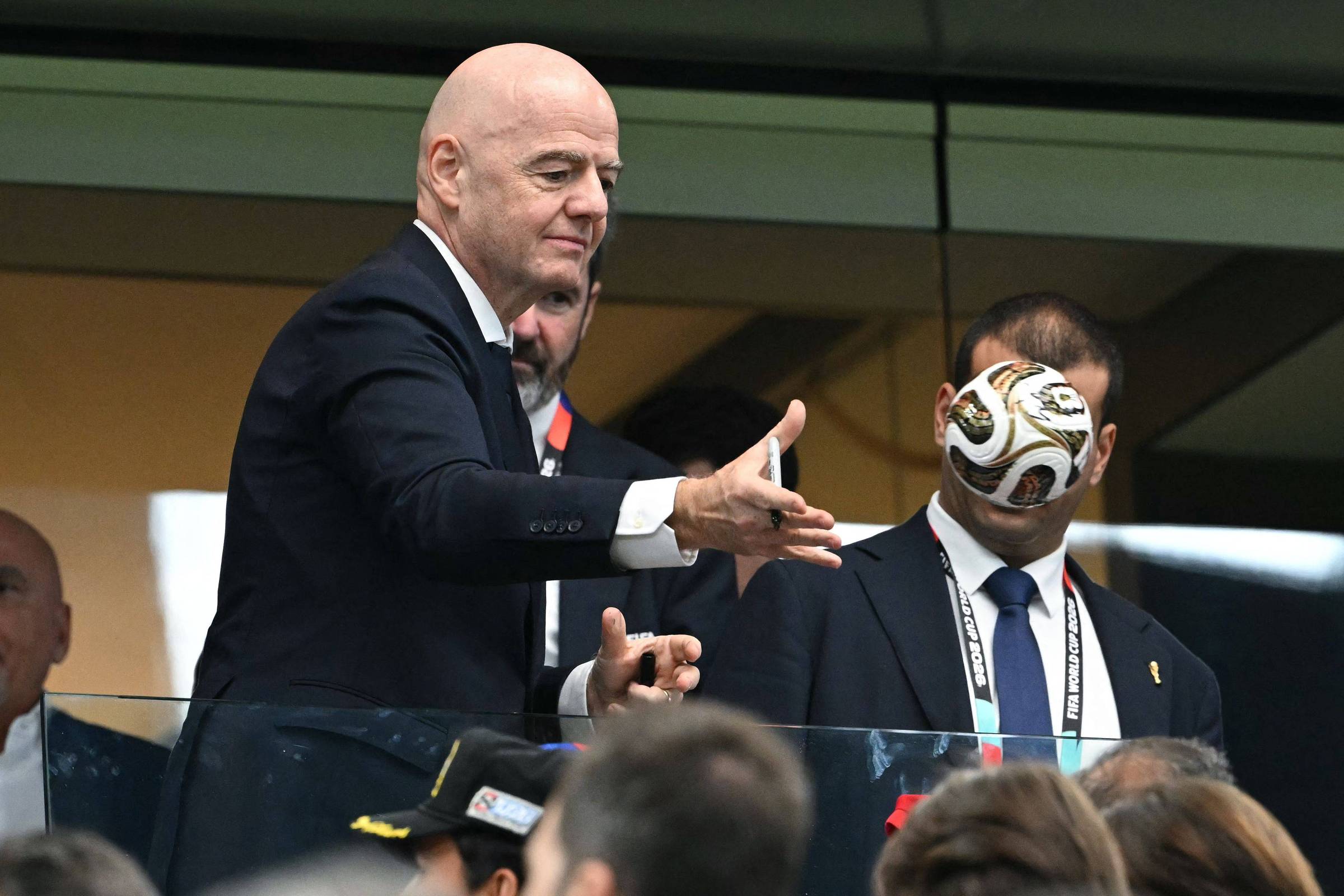 Infantino buscou imagem de boleiro, mas termina Copa eclipsado por Trump