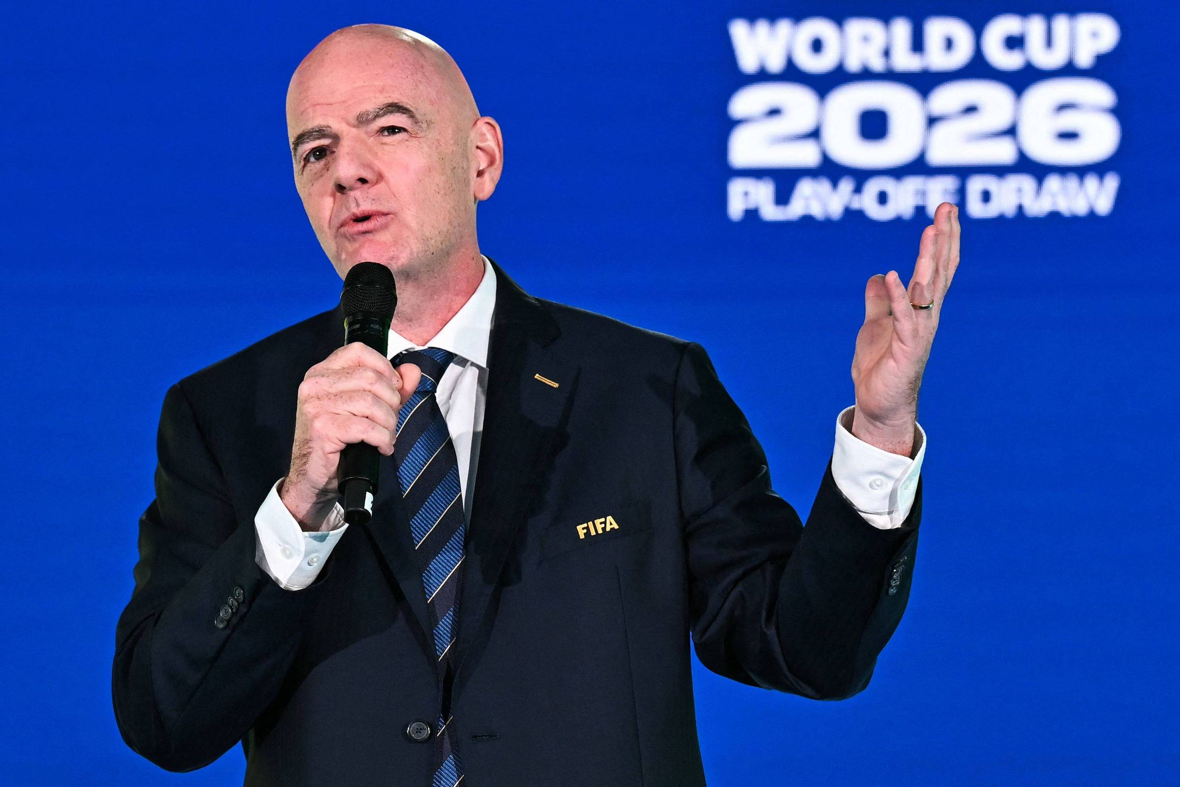 Altos executivos da Fifa receberam ultimato para vender participação na Copa do Mundo