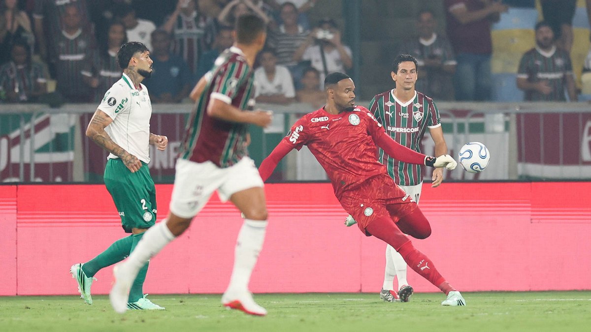 Carlos Miguel falhou? Veja gol que mantém o Flu vivo na Liberta