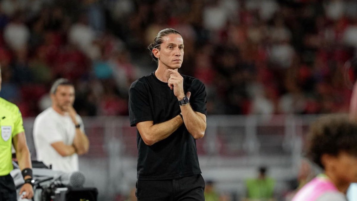 Jornal francês repercute marca invicta de Filipe Luís no Monaco