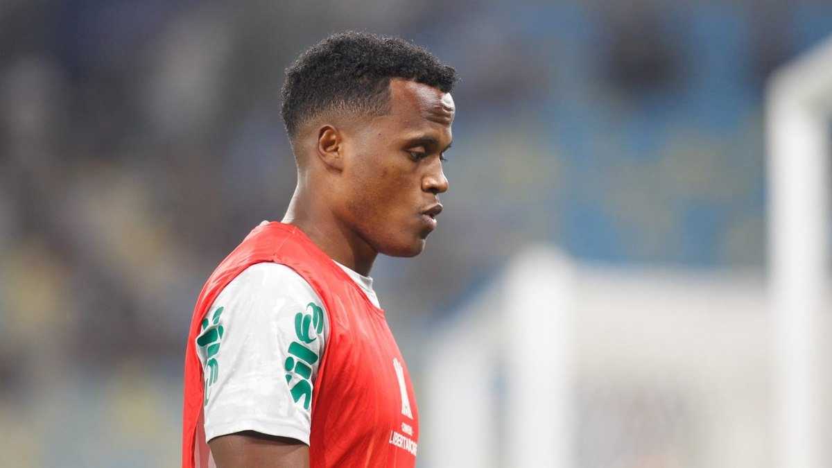 Jhon Arias rebate vaias da torcida do Fluminense: "Tem amnésia"