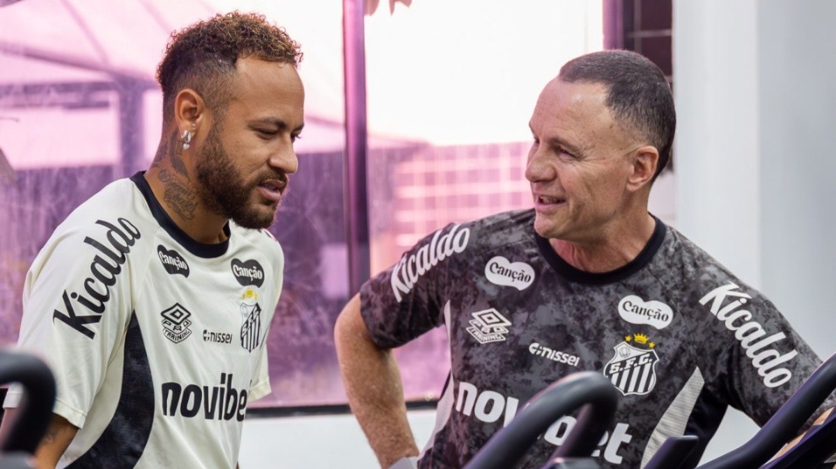Vai ficar? Neymar posta foto se reapresentando no Santos