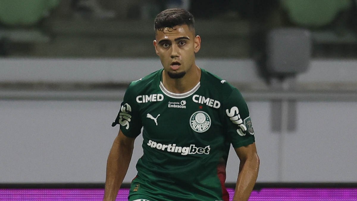 Expulsão bizarra? Veja lance que resultou no vermelho a Andreas