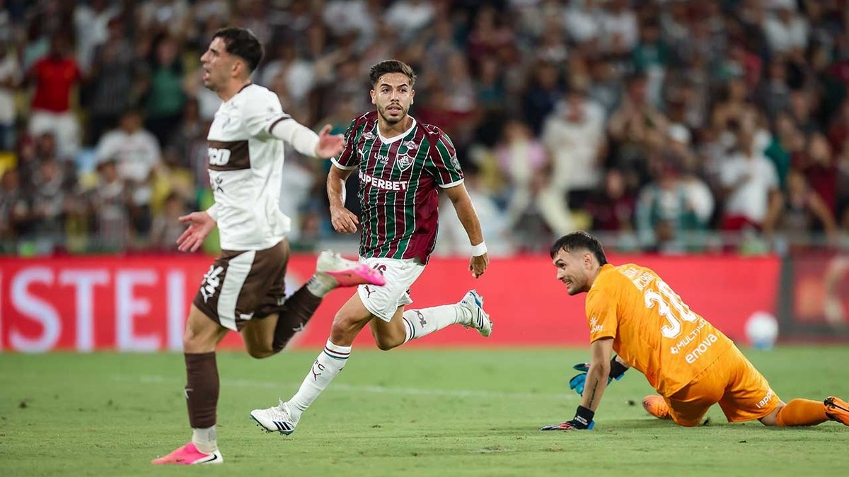 Fluminense recebe multa da Conmebol por causa de sinalizadores