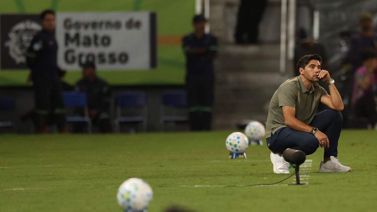 Abel Ferreira rasga elogios a meia: "Melhora qualquer treinador"