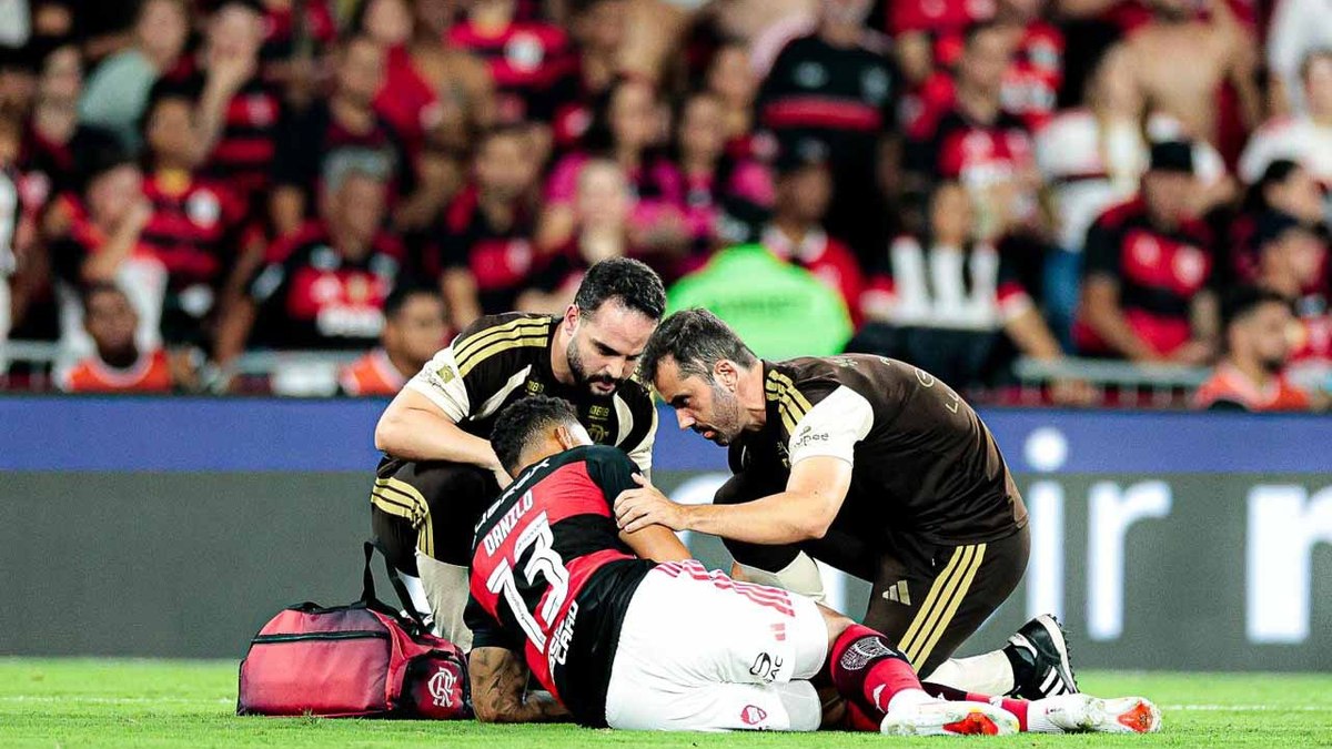 Danilo se pronuncia após cirurgia e “zoa?