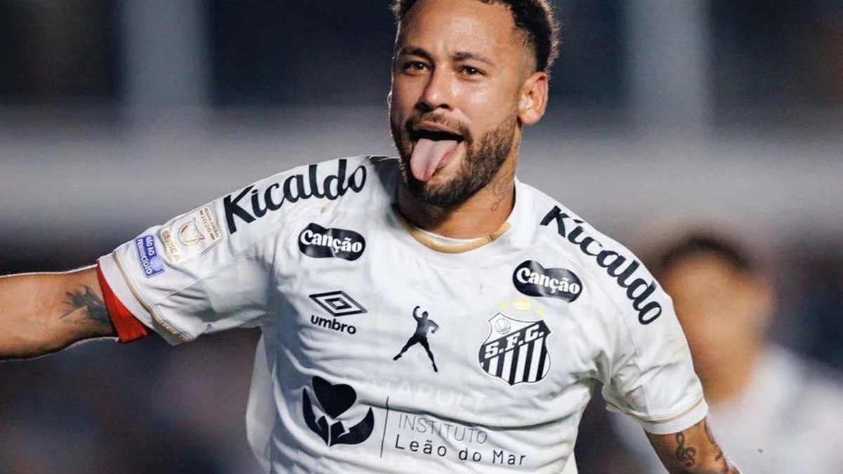 Neymar acompanha derrota do Santos em iate de R$ 120 milhões