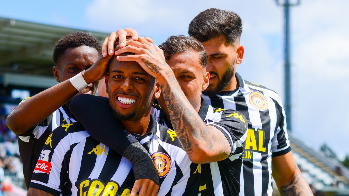 Treinador rasga elogios a ex