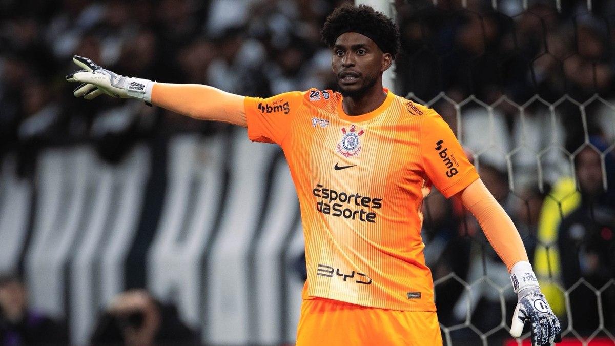 Hugo Souza acusa árbitro de chamar jogador do Timão para a briga