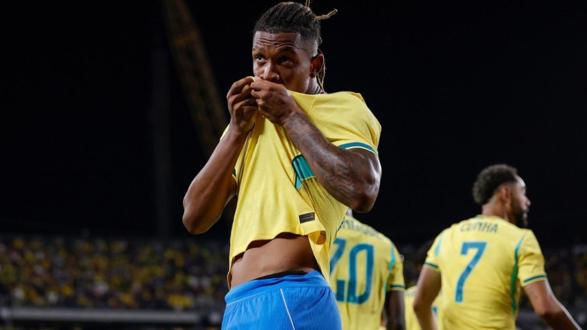 Com Palmeiras e Fla de olho, Danilo tem futuro indefinido