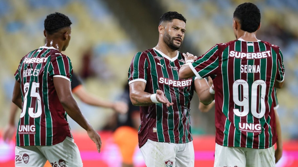 Fluminense sai atrás, mas goleia Nova Iguaçu na estreia de Hulk
