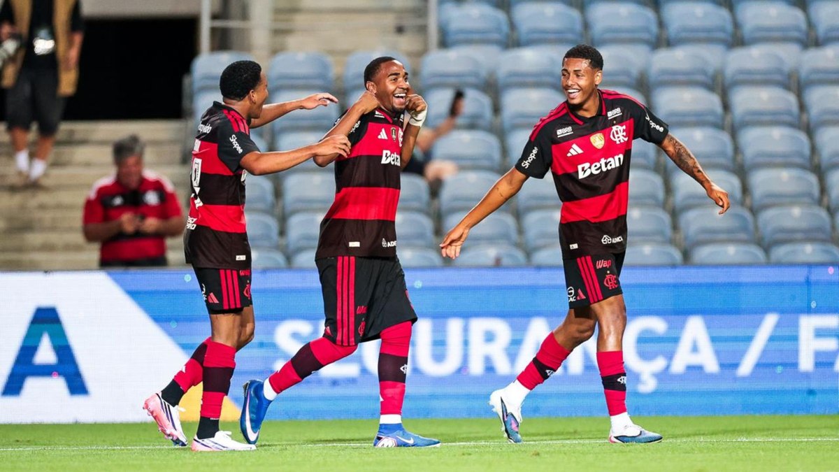 Flamengo vence time suíço e segue preparação durante a Copa