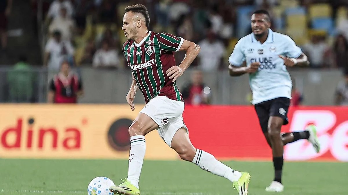 Renê sente dores no tornozelo e vira dúvida no Fluminense
