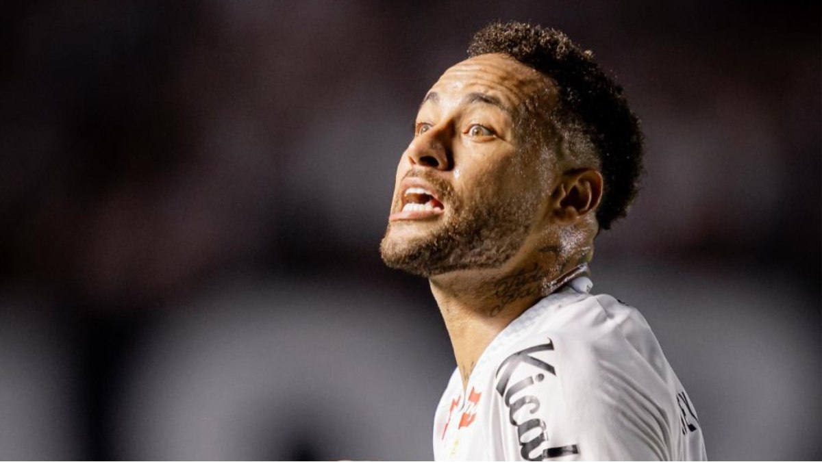 Cuca promete conversa direta com Neymar após ausências no Santos