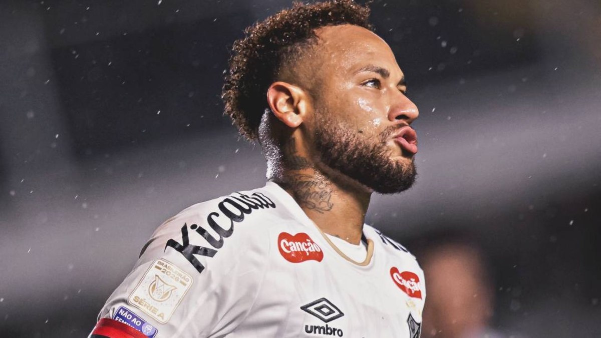 Neymar responde polêmica sobre jogar com o Palmeiras em sintético