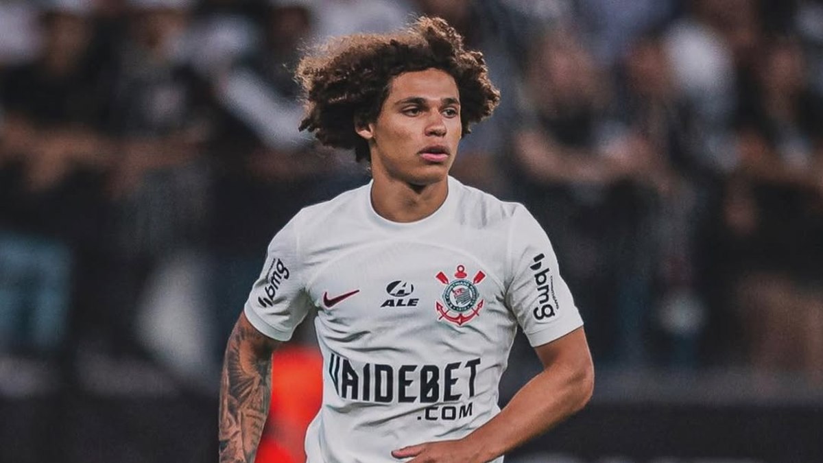 Ex-Corinthians relembra atraso de salário e relação com Luxa