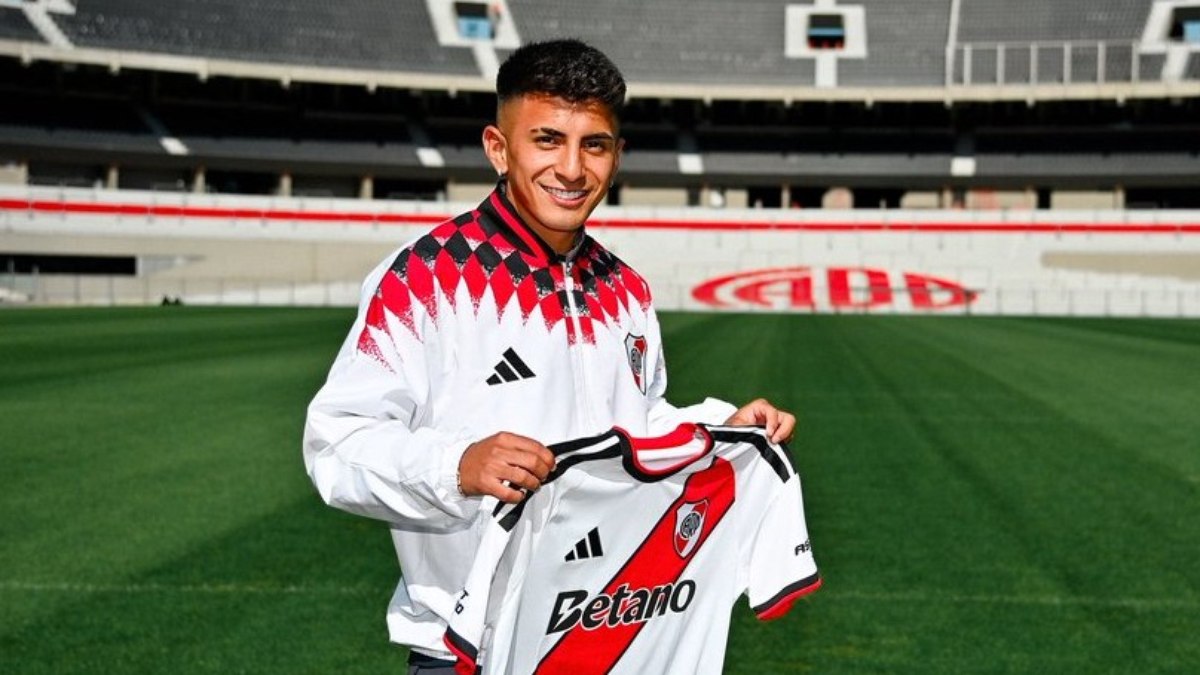 Almada explica preferência por River após balão no Flamengo