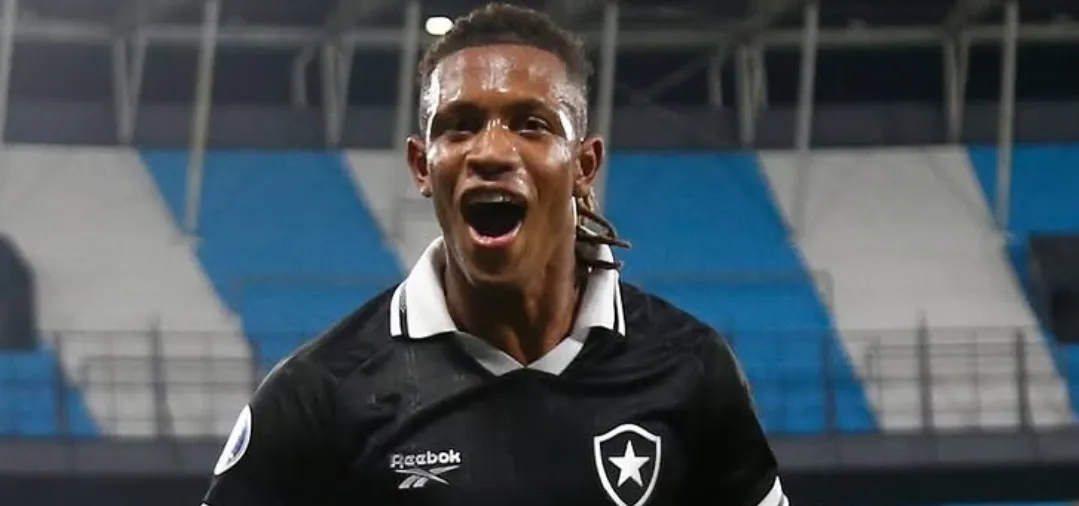 Botafogo rejeita oferta de R$ 160 milhões do Palmeiras por Danilo