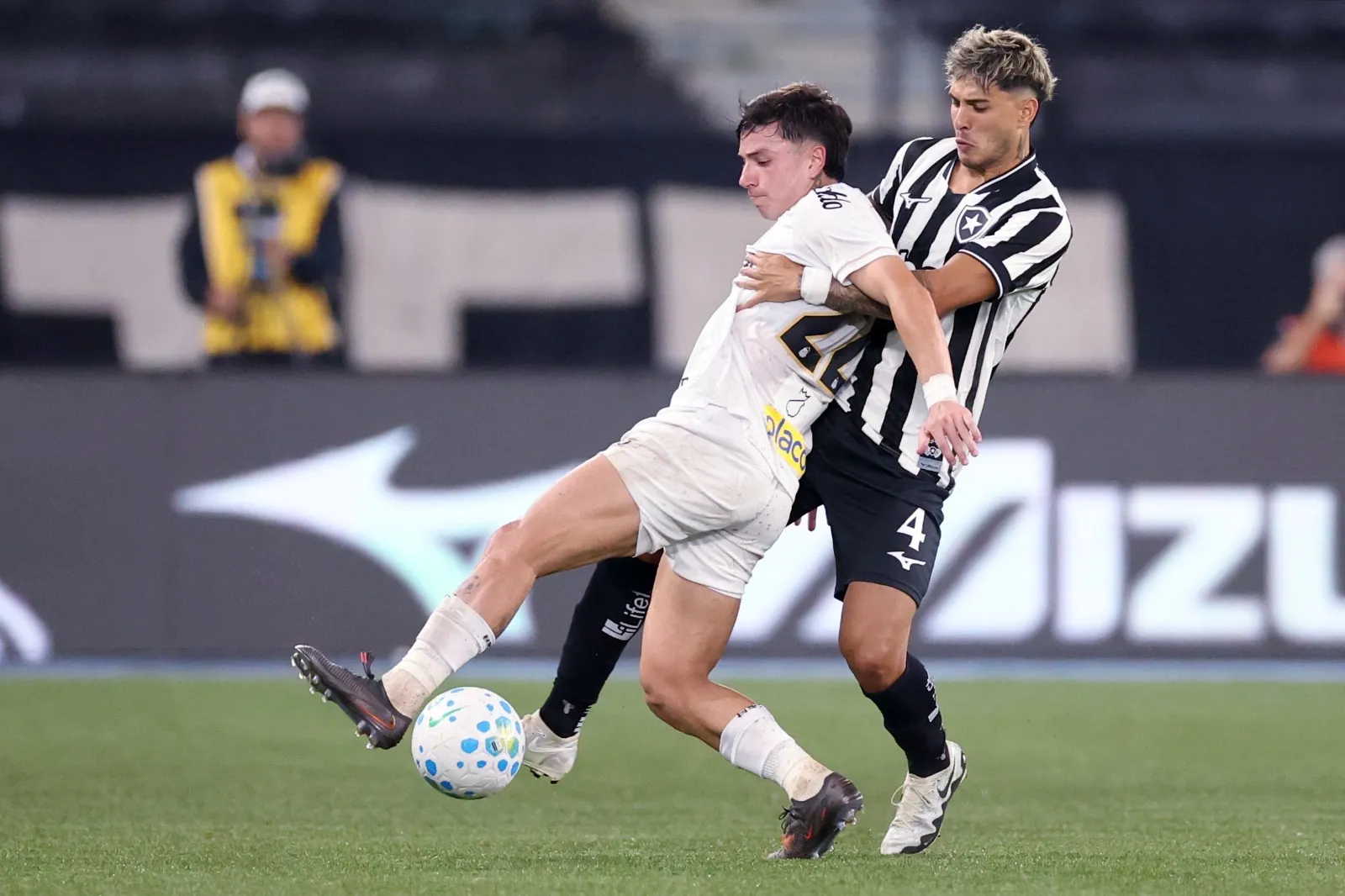Mateo Ponte completa 100 jogos pelo Botafogo com vitória