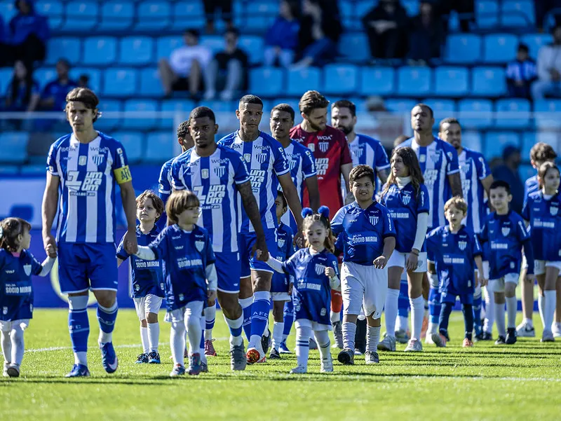 SÉRIE B: Avaí e Atlético-GO vencem com novos técnicos e paulistas tropeçam