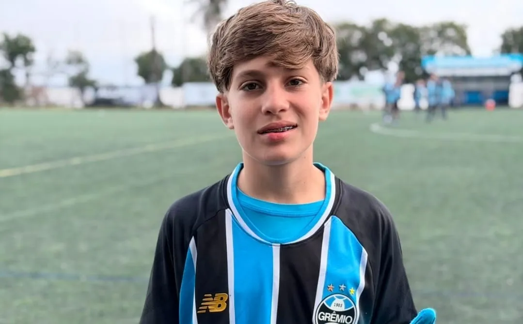 Com apenas 13 anos, Pedrão, volante canhoto, chama atenção no Grêmio