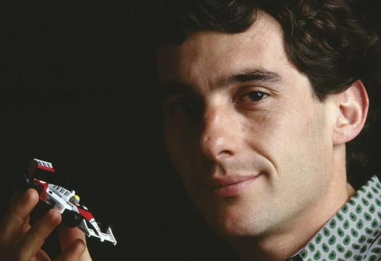 Ayrton Senna é reconhecido oficialmente como Herói da Pátria. Entenda a homenagem!
