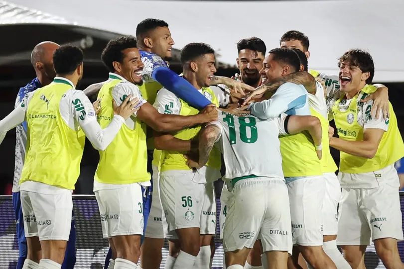 BRASILEIRÃO: Palmeiras goleia e Internacional freia o Flamengo