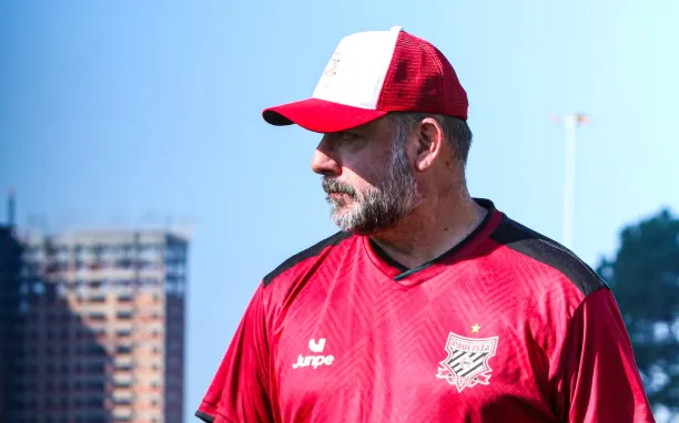Paulista reformula elenco para estreia na Copa Paulista