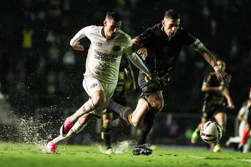 Figueirense-SC 2 x 2 Ferroviária