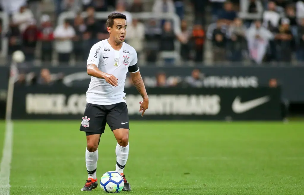 Efeito Jadson: por que astros do futebol continuam trocando os gramados pelas páginas policiais?