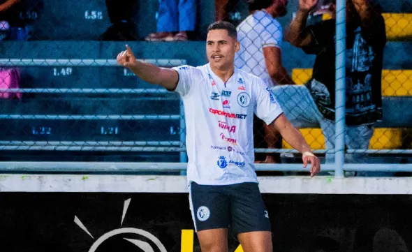 Vitória atravessa Sport e acerta com Alex Bruno, ex