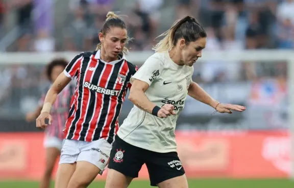 BRASILEIRÃO FEMININO: São Paulo vira sobre Corinthians e fica perto do título
