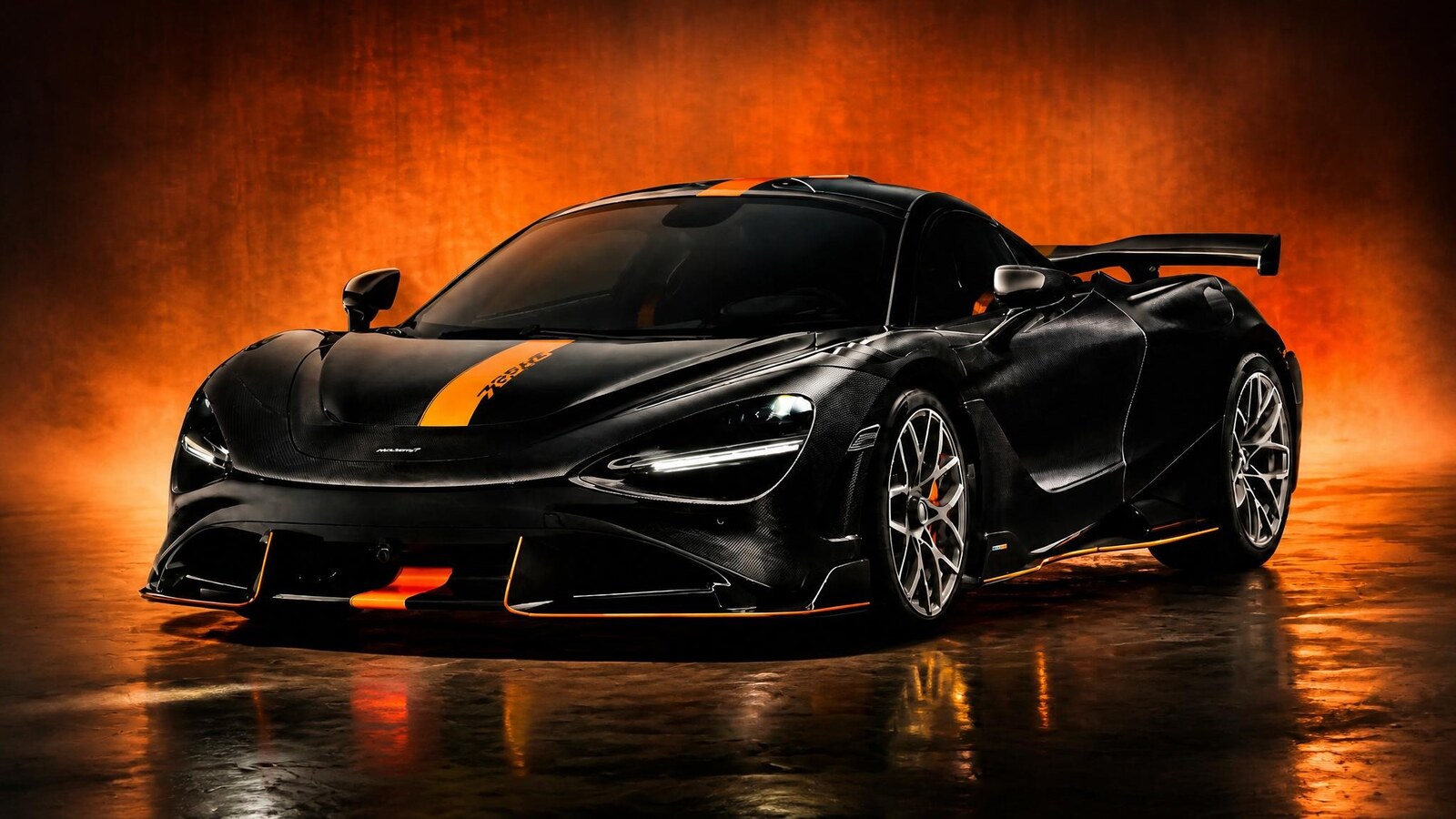 No topo da família McLaren 720S, o novo 788HS troca o porta-malas dianteiro por um duto em S e fibra de carbono; o pacote gera 10% mais pressão que o 765LT