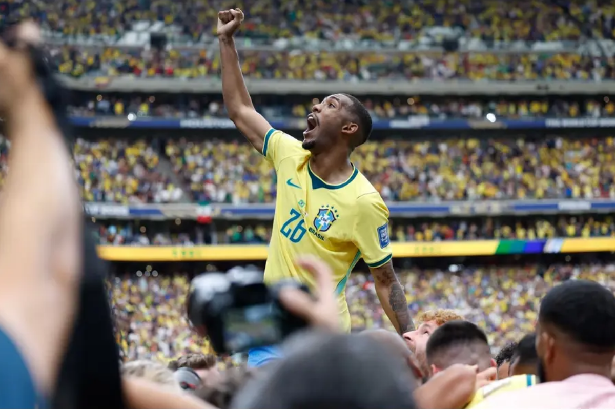 Titular da Seleção Brasileira na Copa do Mundo desperta interesse de gigantes do futebol europeu