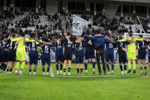 Gigante do futebol francês é vendido por apenas R$ 6 e tenta escapar de crise histórica