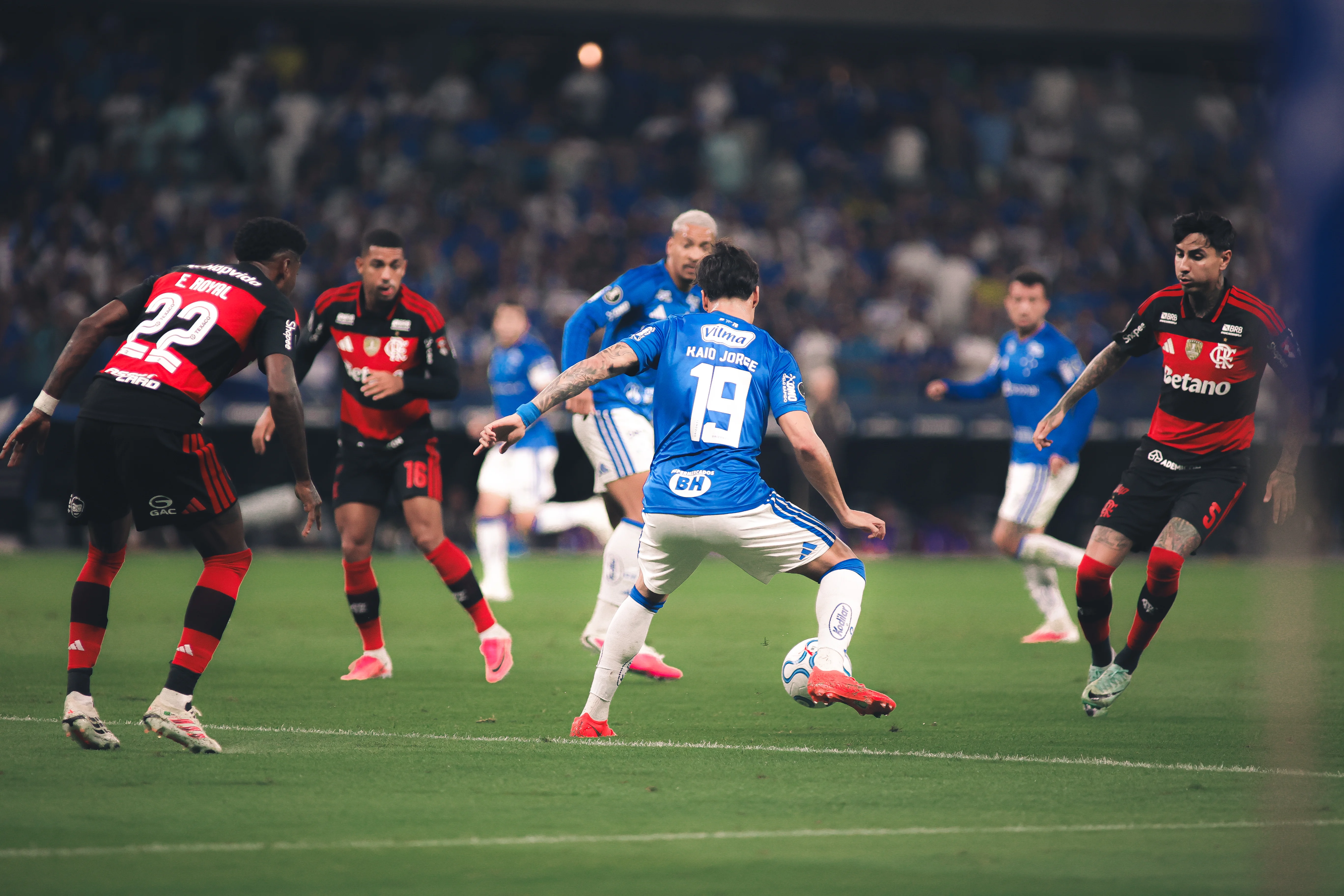 Jogos de futebol hoje (19/08): veja horários e onde assistir ao vivo