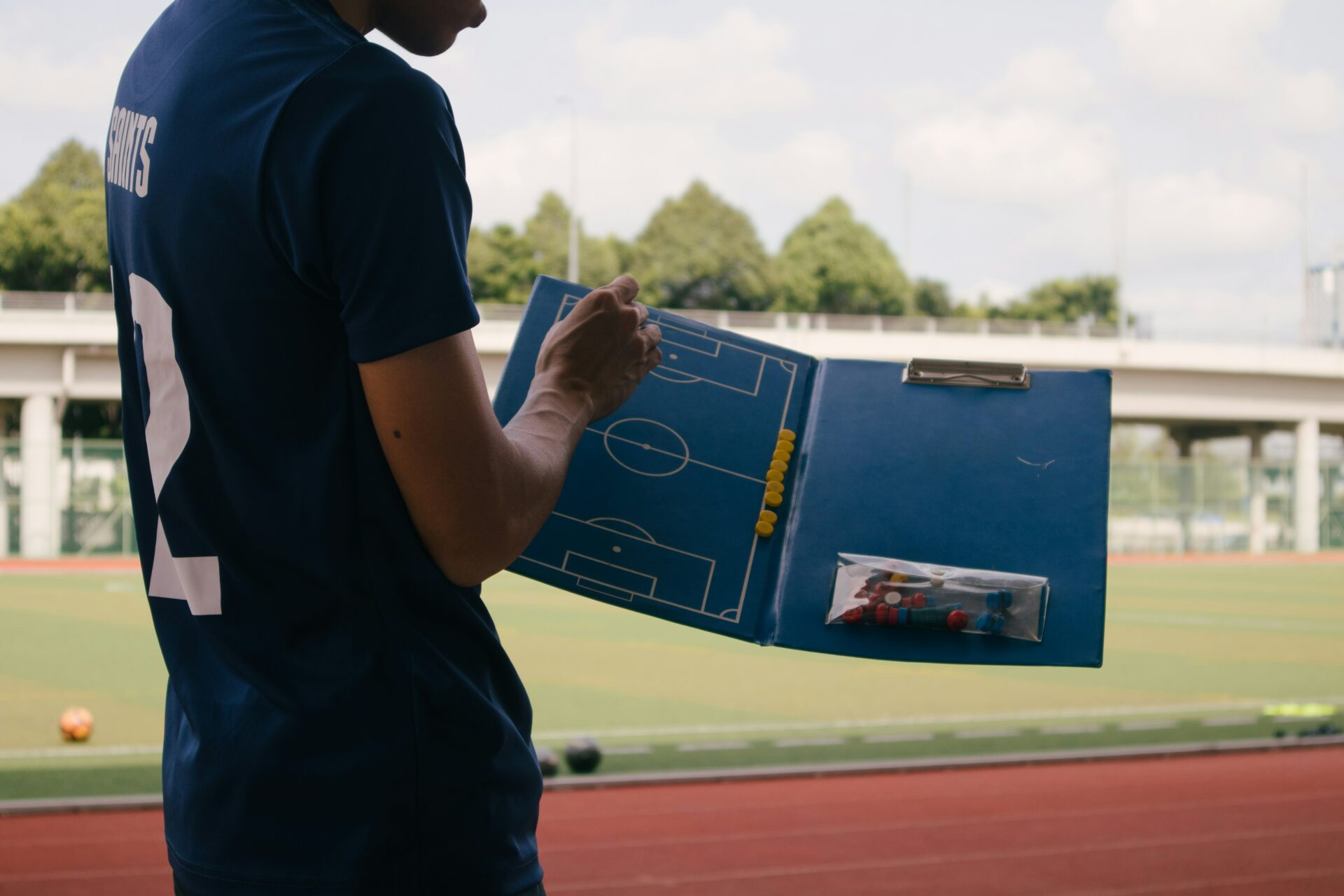 O custo oculto da troca de treinadores no futebol