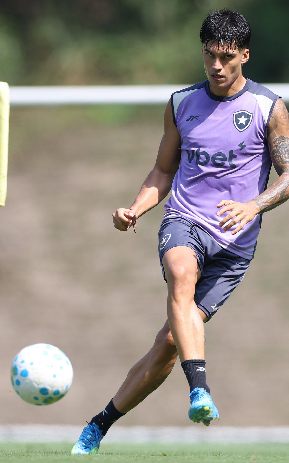 Botafogo encaminha rescisão com atacante argentino