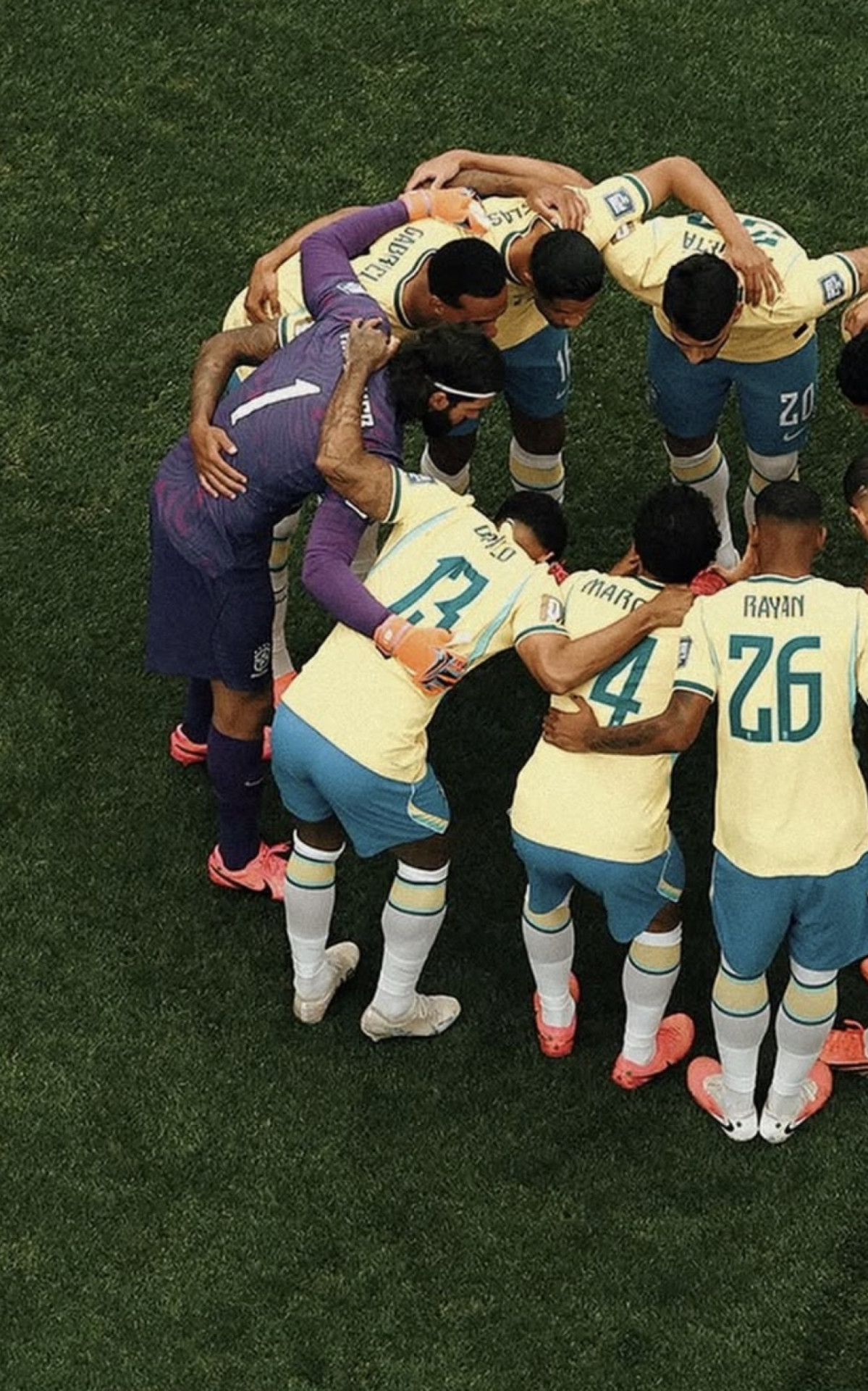 Muito salário, pouca bola: Seleção decepciona e deveria voltar no remo dos vikings