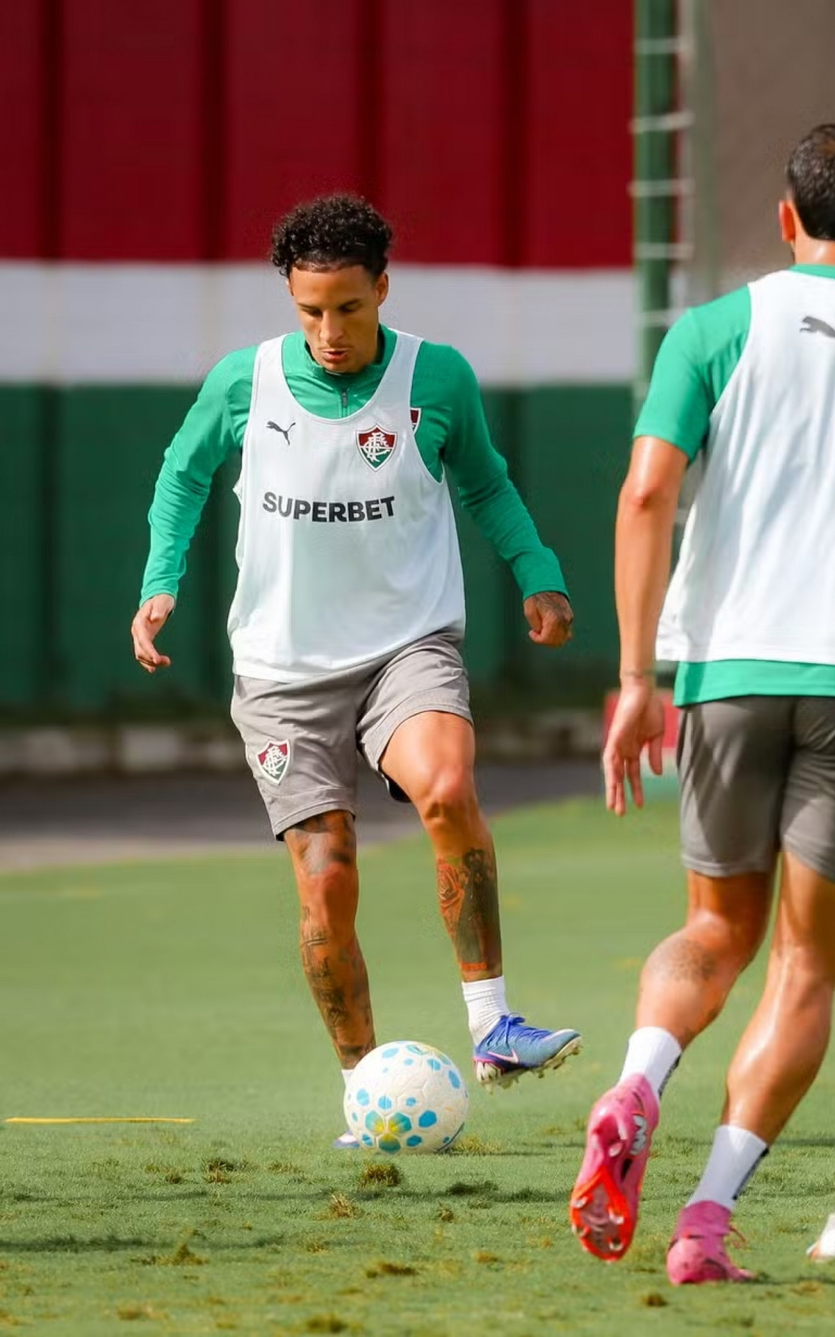 Arana volta aos treinos e pode reforçar o Fluminense no Brasileirão