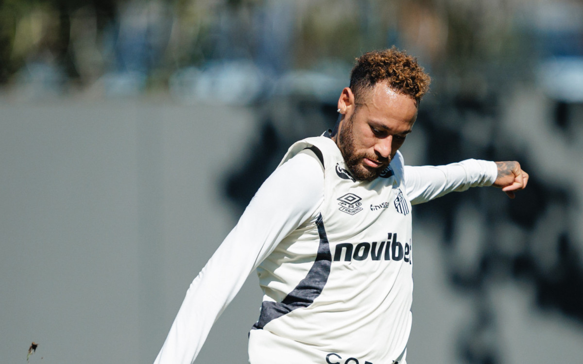 Neymar participa de treino e deve reforçar o Santos no Brasileirão