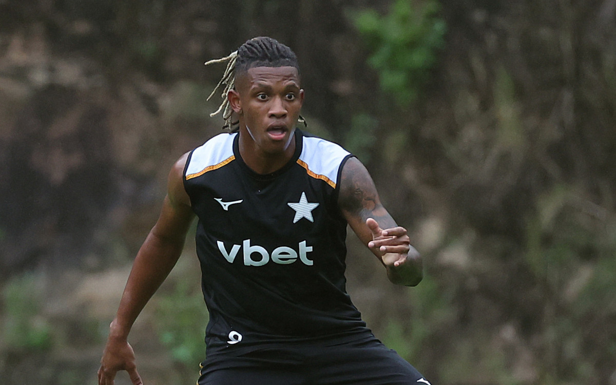 Botafogo deverá receber proposta de clube italiano por Danilo